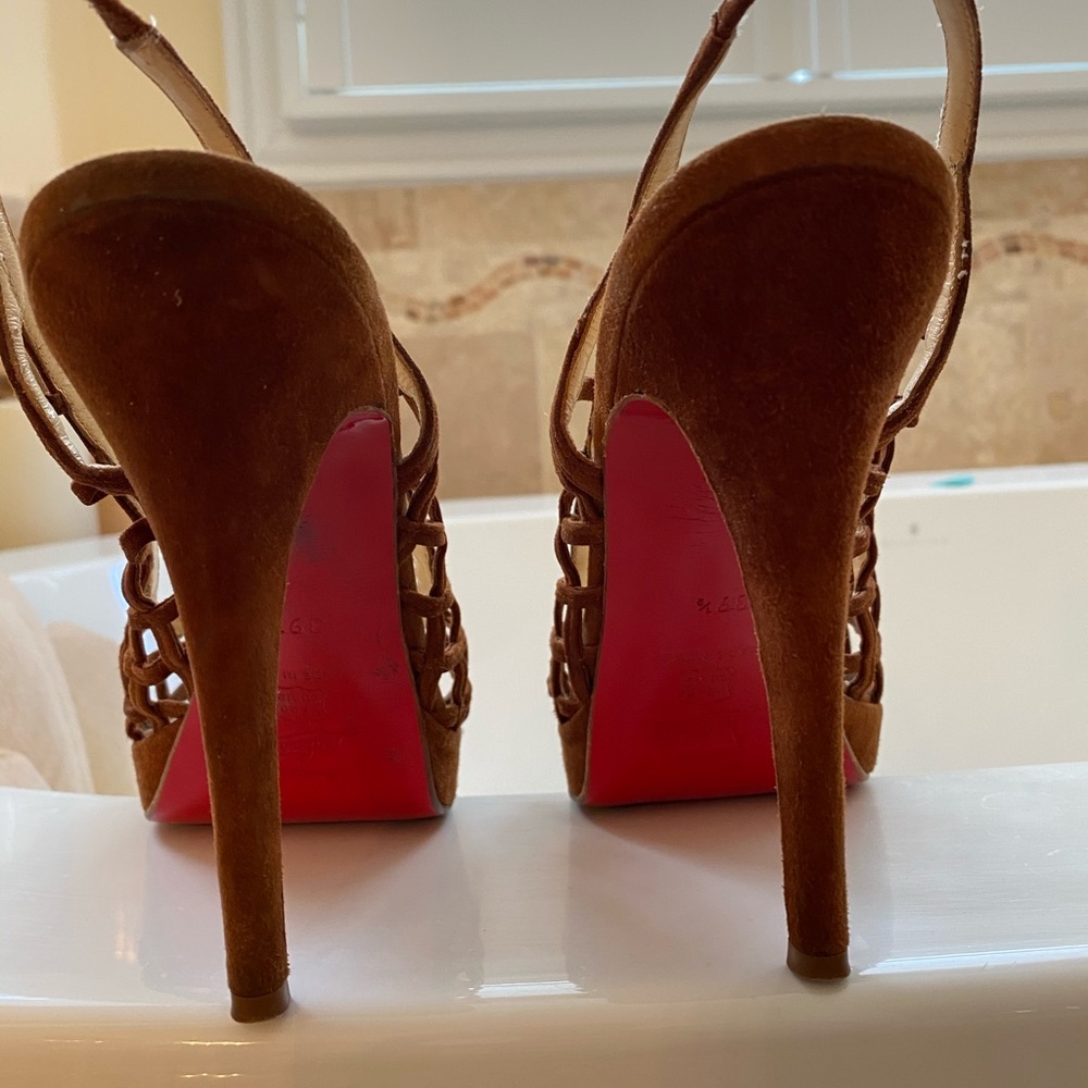👠 Red Hot 👠 Louboutins - Picture 3 of 5